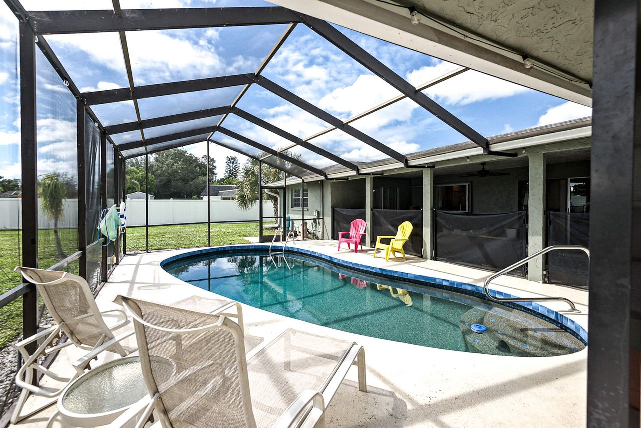 Pool seating and plenty of Sunshine. Pool is NOT heated but in direct sunlight all day long - perfect for families
