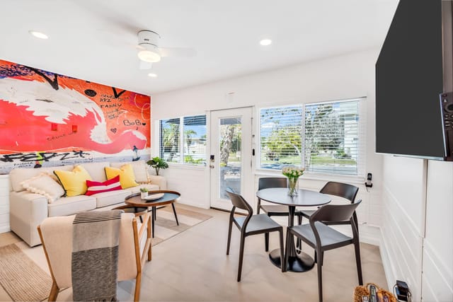 Plenty of space for lounging on island time with lots of natural light