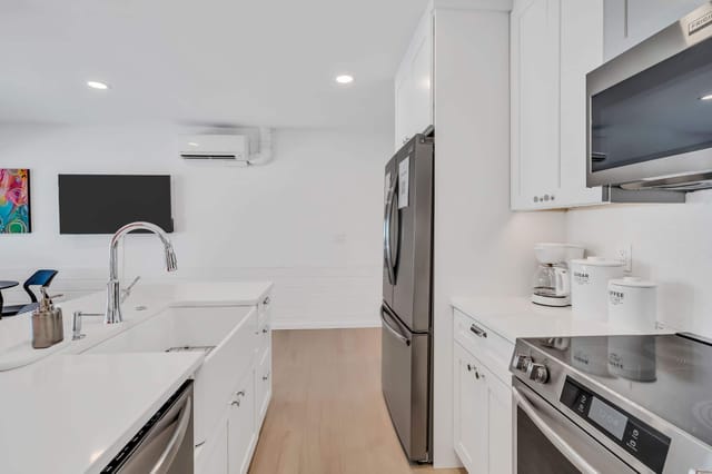 Dishwasher, stove, fridge with icemaker and microwave in this fully equipped kitchen.