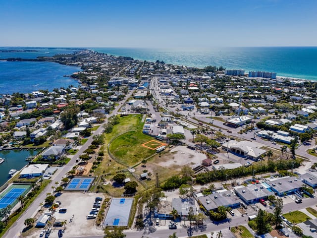 Centrally located on Holmes Beach