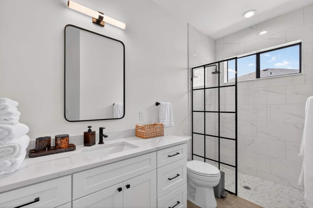 Full bathroom 1