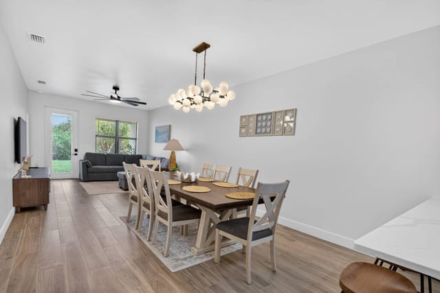 Dining area 1