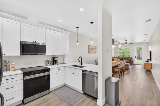 Full kitchen