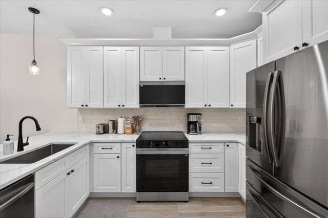 Full kitchen
