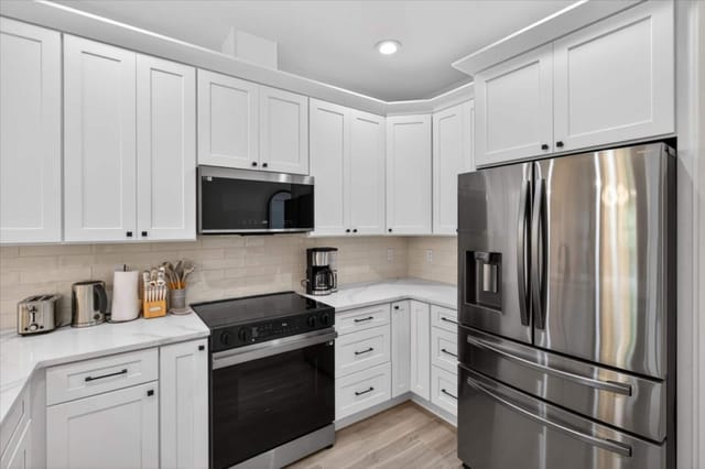 Full kitchen
