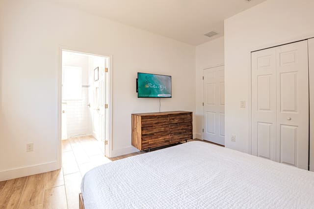 Also has a 40 inch TV for lounging the day away. 2nd Master- walk-in shower