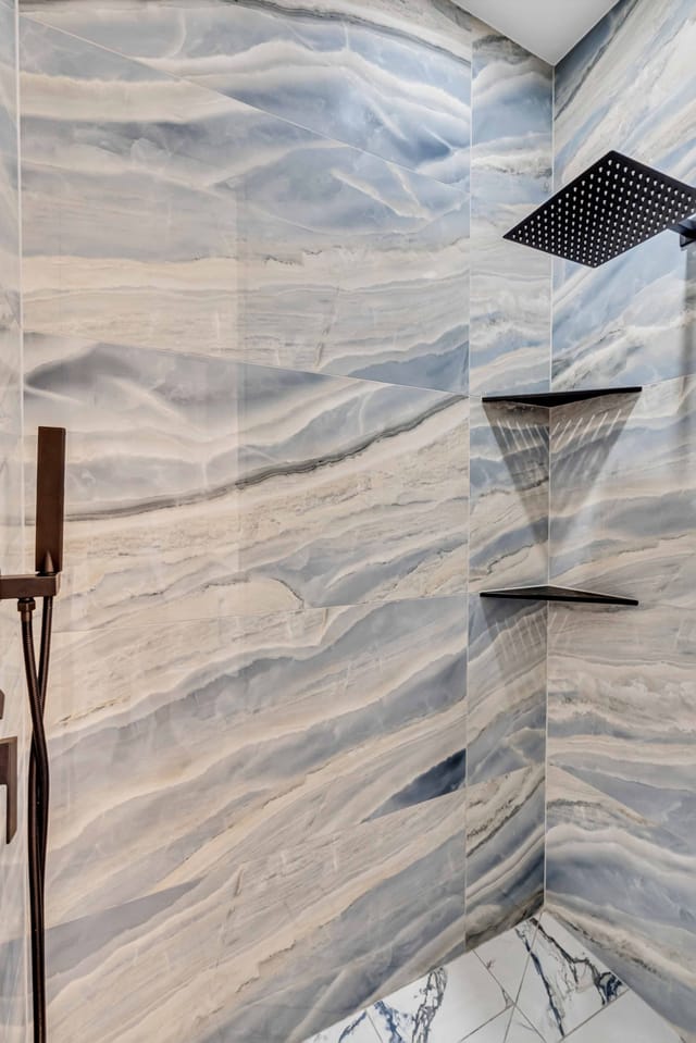 Full bathroom 2