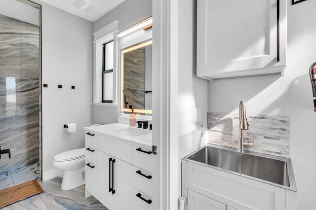 Full bathroom 3