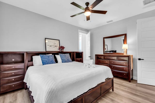 Secondary master bedroom with private full bathroom and high-quality sheets