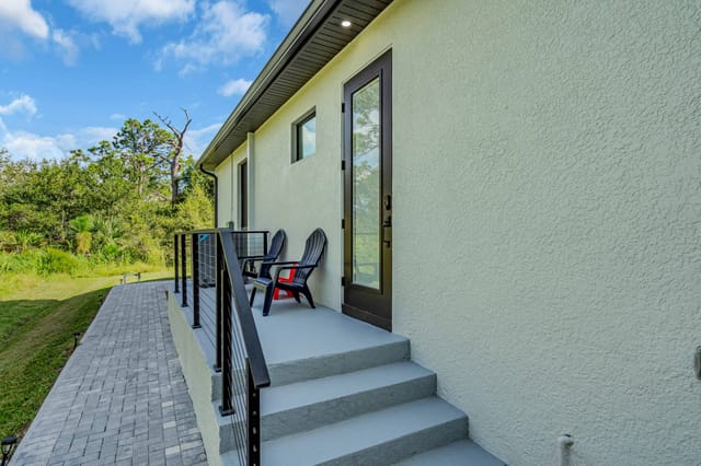 Entry to Mother-in-law suite with great views of the stars
