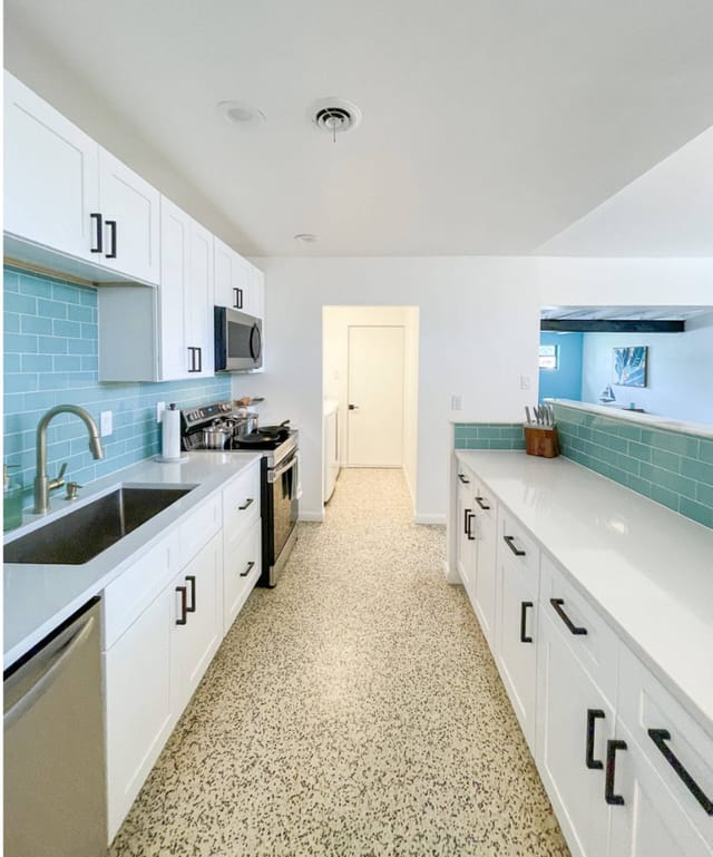 Full kitchen