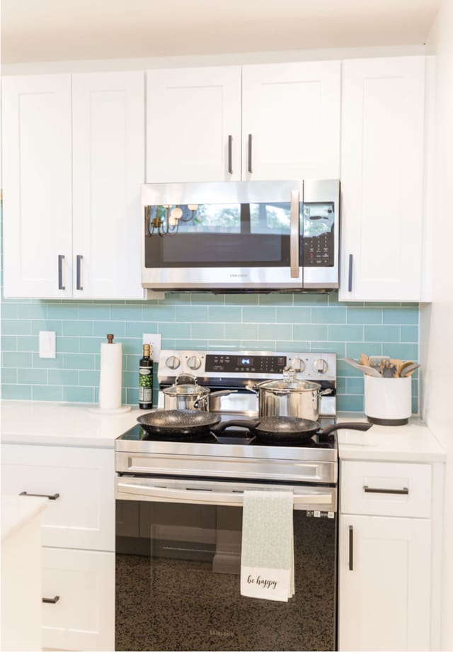 Full kitchen