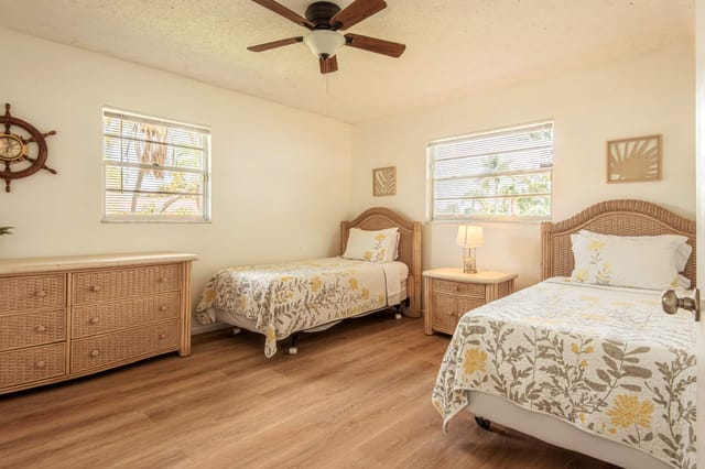 4th Bedroom with 2 twin beds with comfy linens and plenty of space to relax